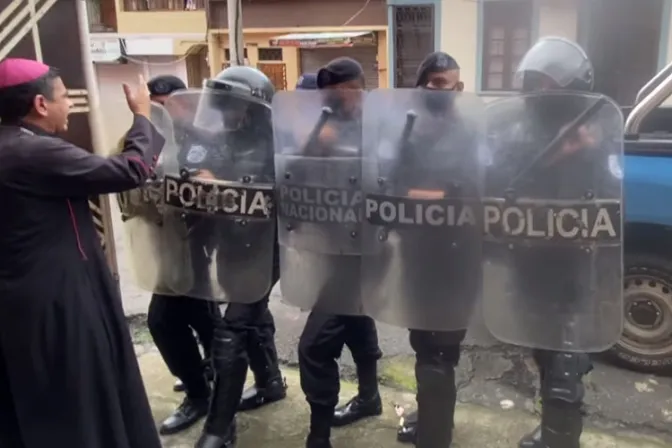 “Tú eres mi hermano del alma”: El canto de Obispo a policías que lo secuestran en Nicaragua