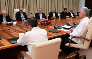 Los obispos de Cuba reunidos con el presidente Miguel Díaz-Canel. Crédito: Estudios Revolución (Presidencia.gob.cu) 