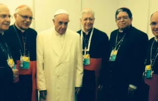 Los obispos de Venezuela con el Papa Francisco luego de la Misa en Bogotá. Foto: CEV 