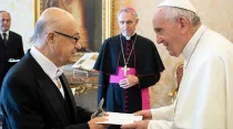 Nuevo embajador de Chile ante la Santa Sede, Octavio Errázuriz Guilisasti, presenta sus credenciales ante el Papa Francisco. Foto: Vatican Media / ACI Prensa.