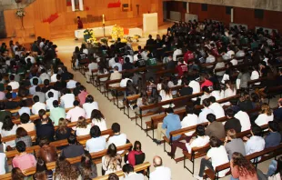 Momento de oraciu00f3n por Josu00e9 y Belu00e9n en la capilla del Colegio de Nuestra Seu00f1ora del Recuerdo (Madrid). Foto: Colegio Nuestra Seu00f1ora del Recuerdo.  