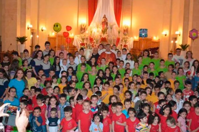 En ciudad más devastada Siria, los niños tienen un oratorio “a prueba de bombas”