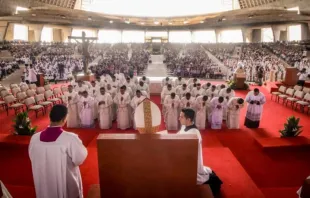 El Cardenal José Francisco Robles Ortega preside la Misa de ordenación de 37 nuevos sacerdotes este 5 de junio en Guadalajara. Crédito: ArquiMedios. 