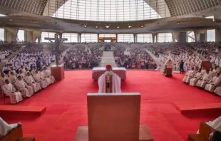 El Cardenal José Francisco Robles Ortega  preside la Misa de ordenación de 33 nuevos sacerdotes este 4 de junio en Guadalajara. Crédito: ArquiMedios. 