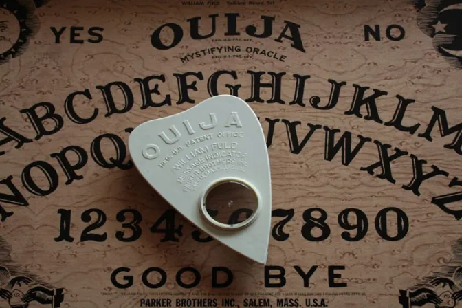 Maestra juega ouija con niños de 5 años y recibe sanción