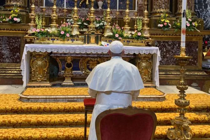 El Papa llega a Roma y deja regalo de Panamá a la Virgen