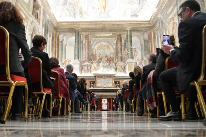 El Papa pide luchar contra el rechazo a las mujeres en el trabajo por un posible embarazo