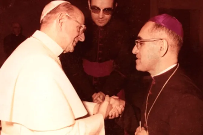 Es hermoso que Pablo VI y Mons. Romero hayan sido canonizados juntos, afirma el Papa