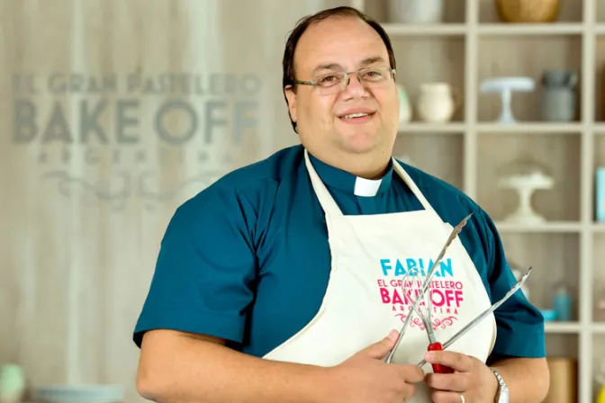 Un sacerdote participa en concurso Bake Off Argentina: “La pastelería es dar amor” [VIDEO]