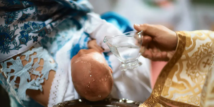 La iglesia católica eliminará a los padrinos de bautizo? No en México, sólo  en el sur de Italia