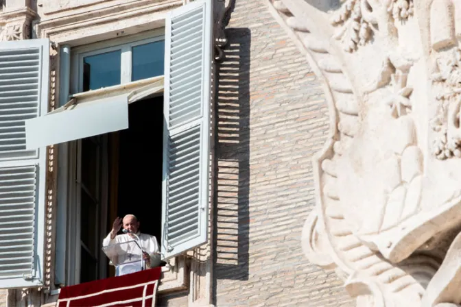 El Papa Francisco felicita a novios y prometidos por la fiesta de San Valentín