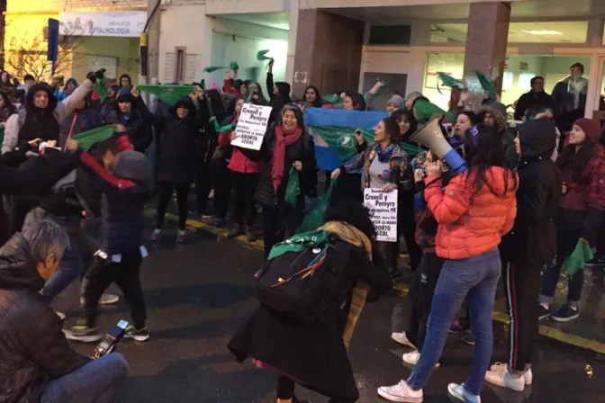 Aborto en Argentina: Clínica sufre manifestación abortista por defender la vida