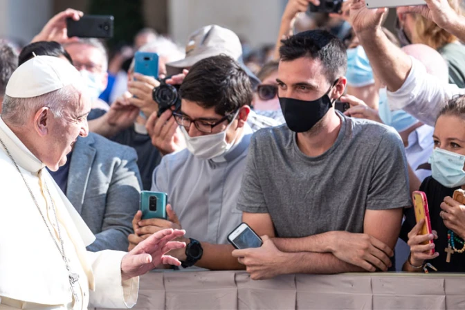 Papa Francisco: Quien explota la naturaleza, termina explotando a las personas