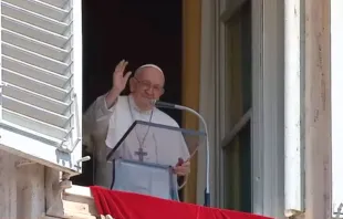 El Papa Francisco en el rezo del Ángelus este 15 de agosto. Crédito: Youtube Vatican News 