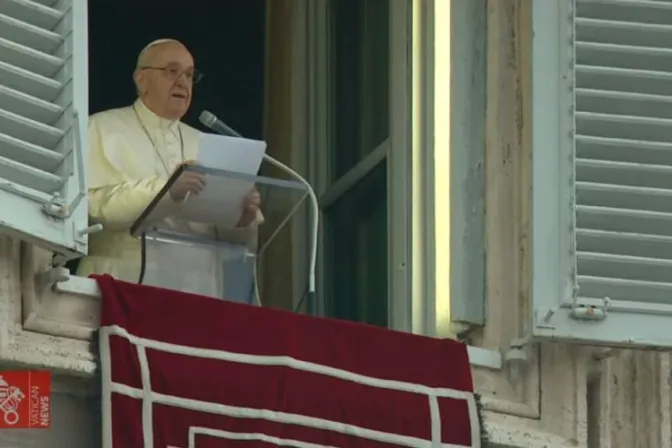 El Papa Francisco alienta a no descuidar la oración, que nos “abre el cielo”