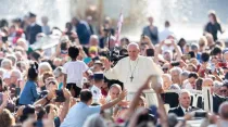 El Papa a su llegada a la Plaza de San Pedro. Foto: Daniel Ibáñez / ACI Prensa