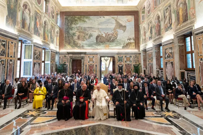 El Papa pide a los políticos que protejan a la sociedad de la tecnología sin control