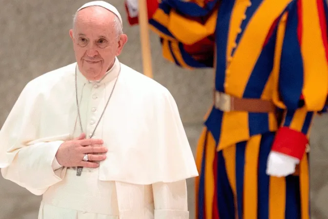 Papa Francisco autoriza la canonización de dos santos y cinco mártires