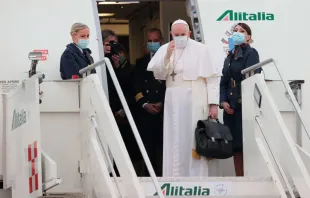 Papa Francisco subiendo a avión. (Imagen de archivo). Foto: Daniel Ibáñez / ACI Prensa 