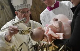 Papa Francisco en Fiesta del Bautismo del Señor, en la Capilla Sixtina, este 9 de enero. Crédito: Vatican Media. 