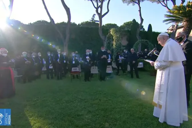 Papa Francisco clausura la maratón del Rosario por el fin de la pandemia