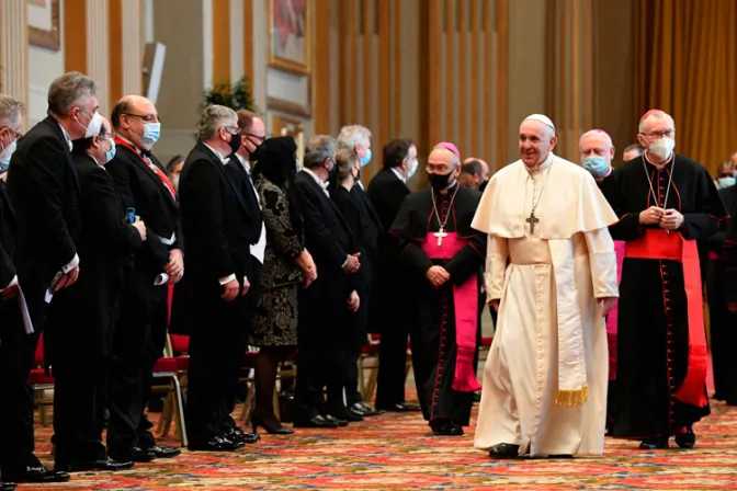 El Papa enumera 5 crisis del mundo de hoy causadas por la pandemia de COVID 19