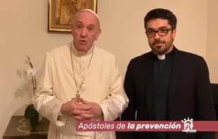 Papa Francisco y P. Daniel Portillo. Crédito: Captura de video / CEPROME. 