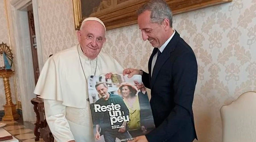 El Papa Francisco con Gad Elmaleh este viernes 23 de diciembre en el Vaticano. Cru00e9dito: Twitter Gad Elmaleh?w=200&h=150