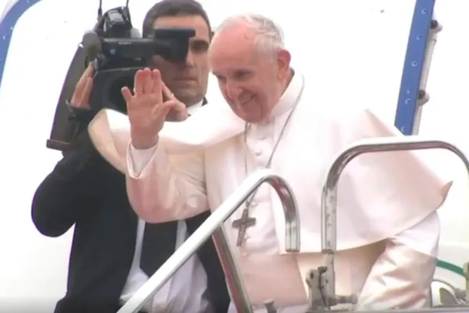 Papa Francisco culmina visita apostólica a Japón y regresa a Roma