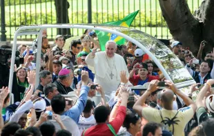 Papa Francisco durante su visita a Brasil. Crédito: Shutterstock 
