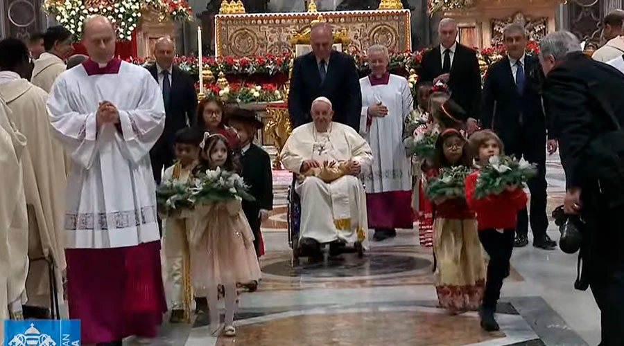 El Papa Francisco al final de la Misa de Nochebuena en el Vaticano. Cru00e9dito: Vatican Media (captura de video)?w=200&h=150