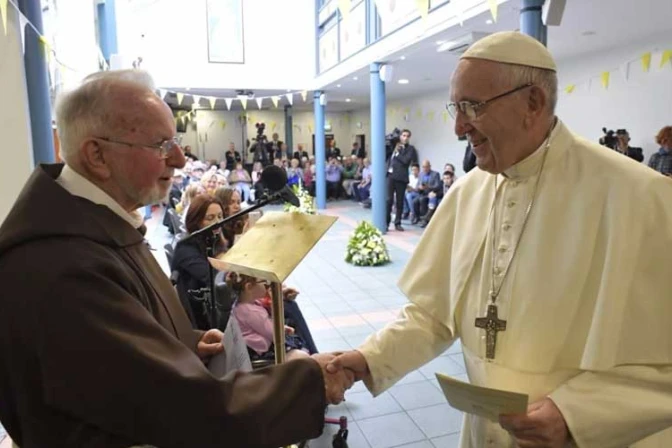 Papa Francisco a sacerdotes: Perdonen sin excavar demasiado en las confesiones