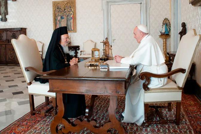 El Papa recibe en el Vaticano al Patriarca Bartolomé investido doctor honoris causa