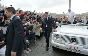 El Papa Francisco en la Plaza de San Pedro. Foto: Vatican Media 