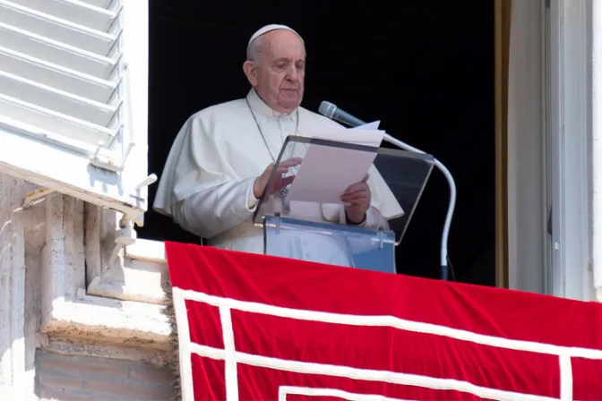 El Papa pide rezar por Afganistán después de atentado contra una escuela de niñas