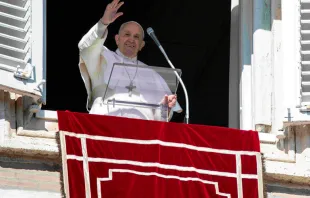 El Papa Francisco durante el rezo del Regina Coeli. Foto: Vatican Media 