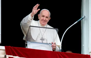 El Papa Francisco reza el Regina Coeli desde el Vaticano. Foto: Vatican Media 