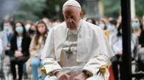 El Papa Francisco durante el rezo del Rosario. Foto: Vatican Media