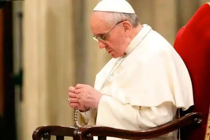 Papa Francisco: Recemos el Rosario pidiendo a la Virgen la paz, en particular por Ucrania
