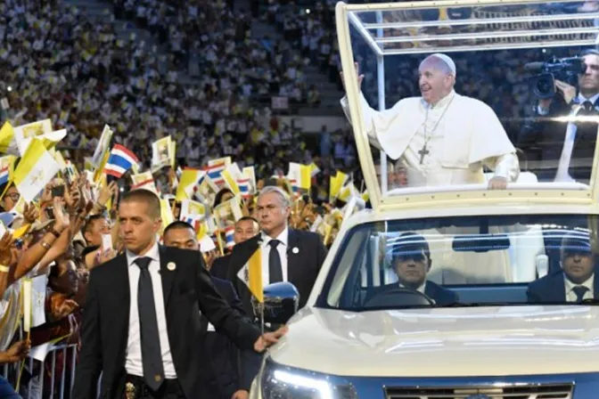 Papa Francisco deja en Nunciatura estos regalos como recuerdo de su visita a Tailandia