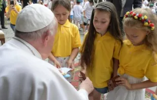 Papa Francisco en encuentro con el "Tren de los Niños", este 4 de junio. Crédito: Vatican Media. 