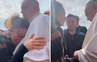 El Papa Francisco consuela a los padres cuya hija ha fallecido. Crédito: Twitter (captura de video) 