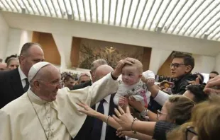 El Papa Francisco recibe en audiencia a diócesis italianas este 1 de diciembre. Foto: Vatican Media. 