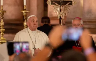 El Papa Francisco en el rezo de las Vísperas con los obispos, sacerdotes, religiosas y seminaristas en Lisboa. Crédito: Daniel Ibáñez / ACI Prensa 