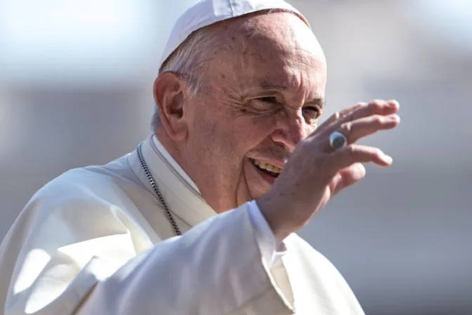 “Los jóvenes nos hacen ver las luces y sombras de la comunidad”, dice el Papa