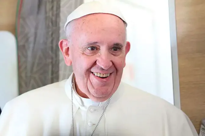 Rueda de prensa del Papa Francisco en el vuelo de regreso de Eslovaquia 