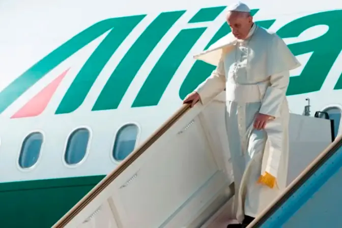 Papa Francisco llega a Roma luego de visitar Eslovaquia y Hungría