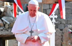 Imagen de archivo del Papa Francisco durante su viaje a Irak. Foto: Vatican Media 