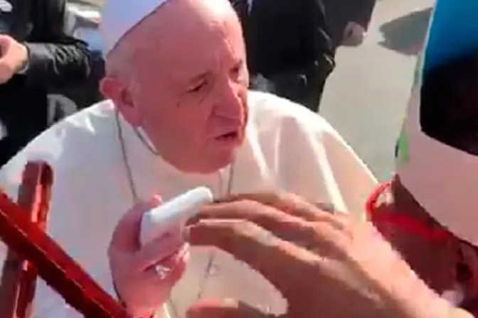 JMJ 2019: Papa improvisa “cumpleaños feliz” para una “viejita más joven que yo” [VIDEO]