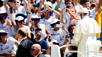 El Papa en la Plaza de San Pedro con los jóvenes. Foto: Daniel Ibáñez / ACI Prensa